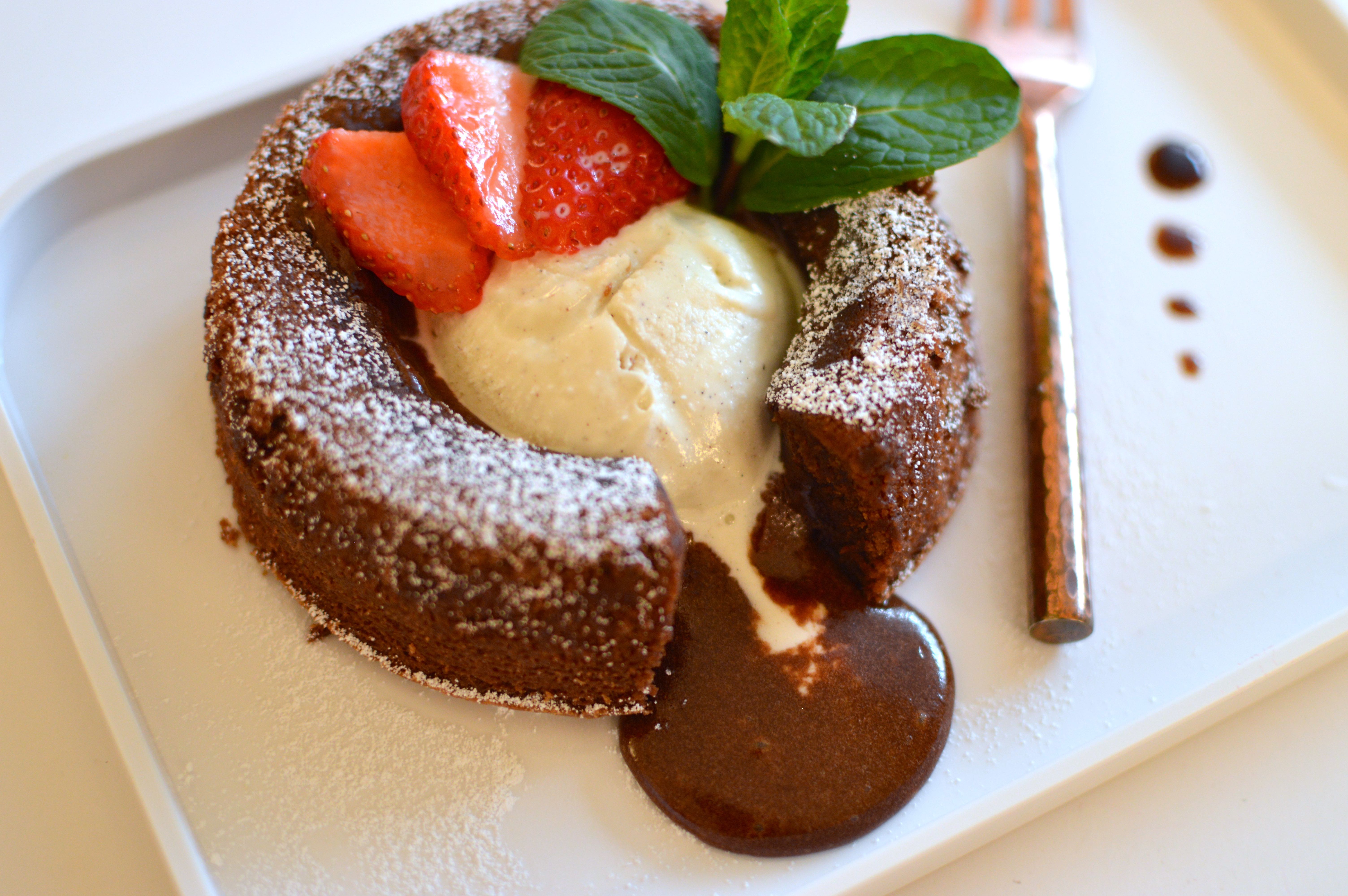 molten-chocolate-lava-cake8